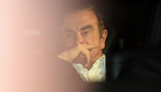 غموض حول طريقة فرار كارلوس غصن 