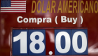 الدولار يتراجع رغم اتفاق تجاري وشيك بين واشنطن وبكين