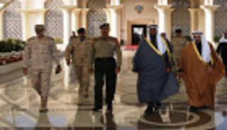 وزير الدفاع الكويتي يتوجه للرياض لتفقد القوات المشاركة بـ"إعادة الأمل"