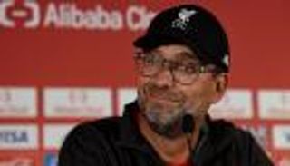 ليفربول يلجأ إلى إشبيلية لترميم دفاعاته