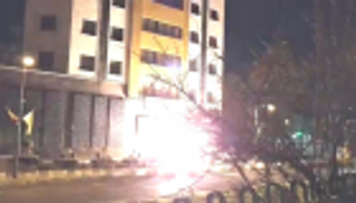 "رسالة ردع".. غضب محتجي إيران يطال مبنى للحرس الثوري