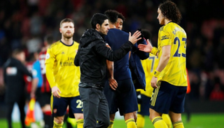 ديفيد لويز مع مايكل أرتيتا