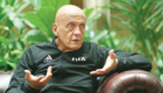 كولينا يشيد بأداء الحكام في الدوري الإماراتي