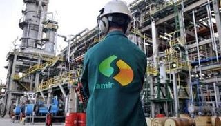 عامل فى مصفاة النفط الوحيدة في المغرب