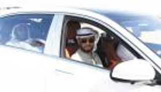 بالصور..سلطان بن زايد يشهد اليوم الأول من سباق الإبل التراثي الأصيل