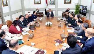 جانب من اجتماع السيسي ووزراء بالحكومة المصرية