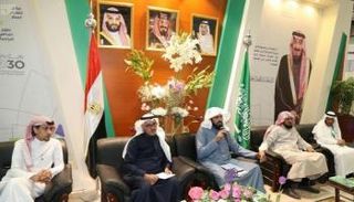 مدير مكتبة الحرم المكي يتحدث خلال فعاليات معرض القاهرة الدولي للكتاب