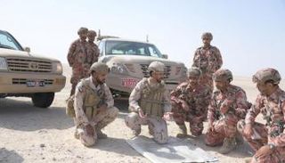 عناصر من الجيش الإماراتي وجيش سلطنة عمان 