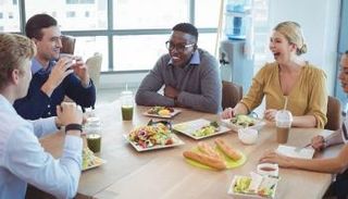 دراسة: أطعمة العمل قد تصيبك بالسمنة