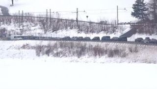 الثلوج تحاصر آلاف السيارات في طريق سريع بإيطاليا