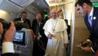 البابا فرنسيس يصل الإمارات في أول زيارة للخليج العربي