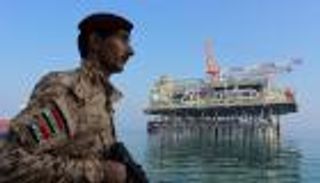 النفط يرتفع بعد عقوبات فنزويلا وتخفيضات أوبك