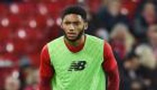 ليفربول يعلن خضوع مدافعه لعملية جراحية