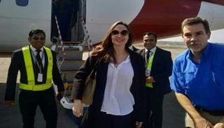 أنجلينا جولي تزور مخيما للاجئي الروهينجا في بنجلاديش