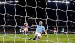 أجويرو يعترف بعدم صحة هدفه الثالث في أرسنال