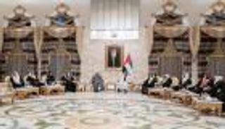 محمد بن زايد يشيد بدور شيخ الأزهر في مواجهة الإرهاب والتطرف