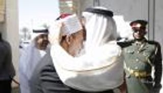 محمد بن زايد في مقدمة مودعي شيخ الأزهر لدى مغادرته أبوظبي