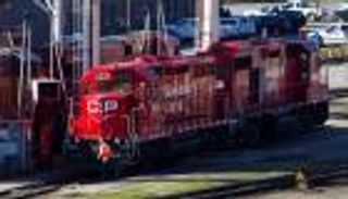 مصرع 3 بخروج قطار عن القضبان في كندا