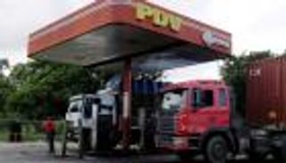 النفط ينخفض 1% مع تبدد مخاوف بشأن المعروض