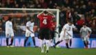 مانشستر يونايتد يخطط لتجديد عقد فيل جونز