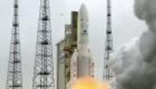 بالفيديو.. السعودية تطلق أول قمر صناعي للاتصالات من أمريكا الجنوبية