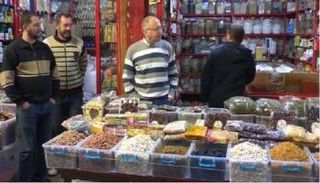 لبنانيون يبحثون عن العلاج بالوسائل القديمة في سوق الأعشاب بطرابلس