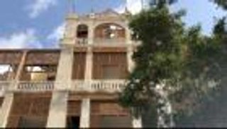 فندق "كريسنت" في عدن.. "عسل" الملكة إليزابيث يدنسه علقم الحوثي