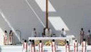 بومبيو مشيدا بقداس البابا فرنسيس في أبوظبي: مبهج ومهم