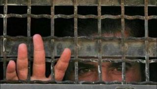 الأسرى الفلسطينيون يواصلون الإضراب بسجون الاحتلال- أرشيفية