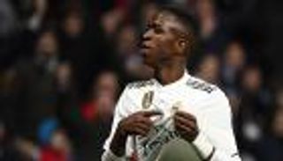 كيف حول فينيسيوس وجهته من برشلونة إلى ريال مدريد؟