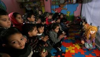  دمى "الماريونيت" تحرك قلوب الأطفال في غزة