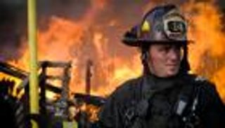 رجل مطافئ ينصح الآباء: إغلاق أبواب الأبناء ليلا ربما ينقذ حياتهم