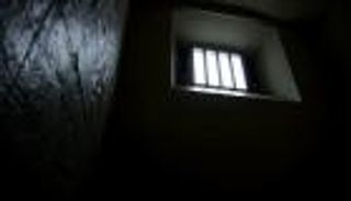 أم تحبس ابنها 10 سنوات بمنزل مهجور في مصر