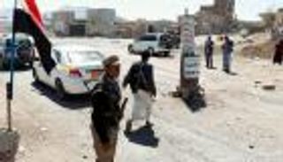 الحوثيون يقتلون طبيبة أمام زوجها في حاجز تفتيش بتعز