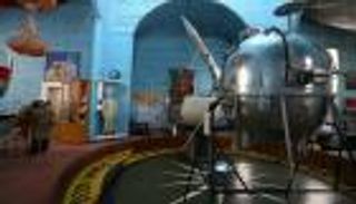 كنيسة في أوكرانيا تعرض قطعا من غزو السوفيت للفضاء.. ليست للصلاة