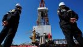 النفط يهبط وتخفيضات "أوبك" تدعم الأسواق