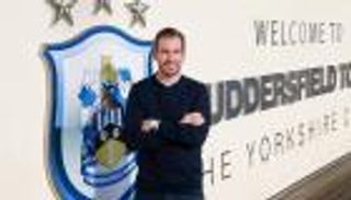 مدرب هدرسفيلد يستبعد هبوط فريقه