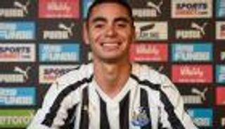اللاعب الأغلى في تاريخ نيوكاسل يبحث عن فرصته الأولى