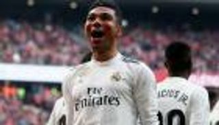 كاسيميرو يسجل هدفا تاريخيا في مرمى أتلتيكو مدريد