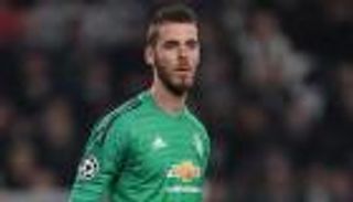 دي خيا يطلب المساواة بأوزيل لتجديد عقده مع مانشستر يونايتد