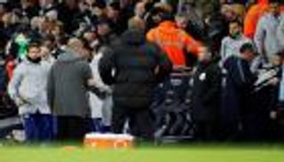 جوارديولا يفسر عدم مصافحة ساري له