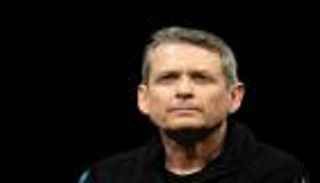 مارك ستاكي.. من طيار حربي إلى سائق رحلات سياحية للفضاء