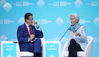 كريستين لاجارد وريتشارد كويست في حوار خلال القمة