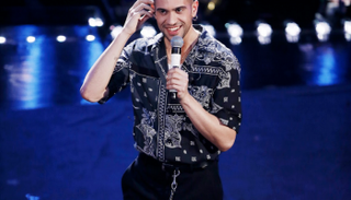 أليساندرو محمود الفائز بالمركز الأول في مهرجان سان ريمو الغنائي