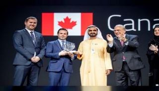 الشيخ محمد بن راشد آل مكتوم يكرم الفريق الكندي