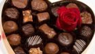 يابانيات ينتفضن في عيد الحب.. لا شوكولاتة لزملاء العمل