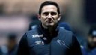 لامبارد غير مهتم بإمكانية خلافة ساري في تشيلسي