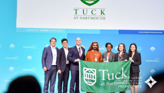الشيخ محمد بن راشد آل مكتوم يكرم جامعة tuck at dartmouth الأمريكية