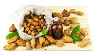 فوائد زيت اللوز الحلو للشعر والبشرة