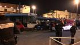 بالصور.. 12 مصابا بتصادم عربتي ترام في باريس